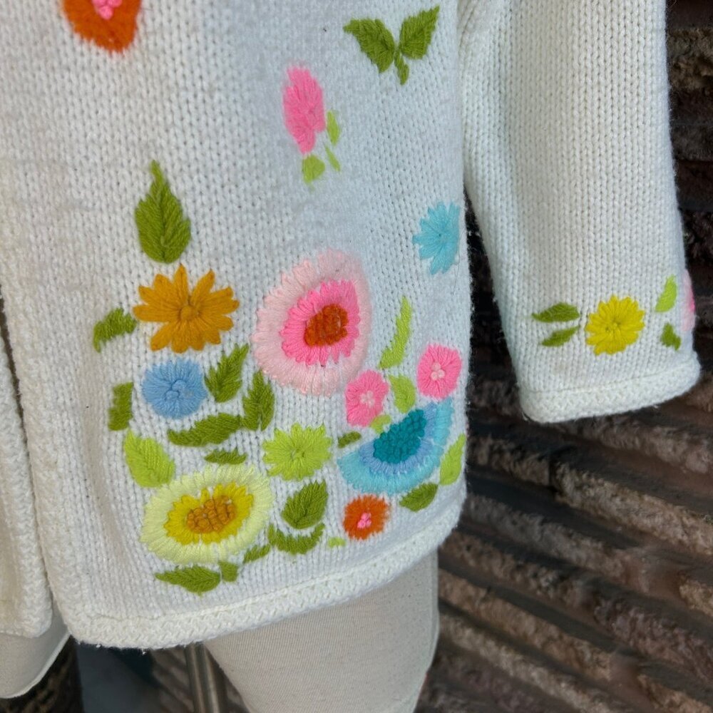 Vintage 60s Mod Embroidered Flowers Open Drape Cardigan Sweater - Picture 7 of 9